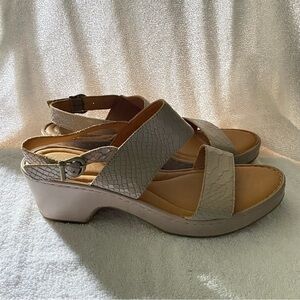 Born Sandals Shoes Women’s Size 9M Heel Open Toe Buckles